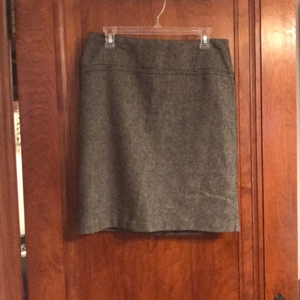Gray work skirt with tweed-ish pattern